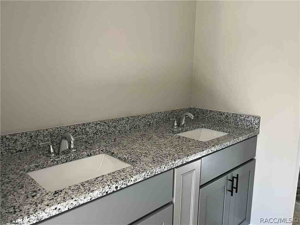 748 N Heathrow Dr - Photo 6 of 8