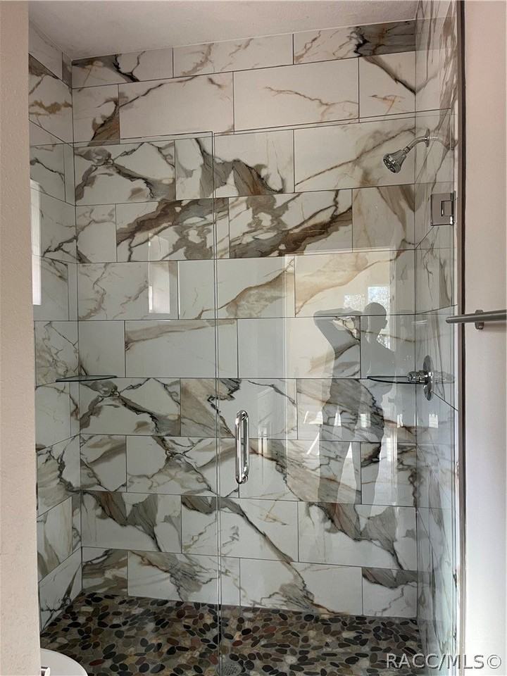 748 N Heathrow Dr - Photo 7 of 8