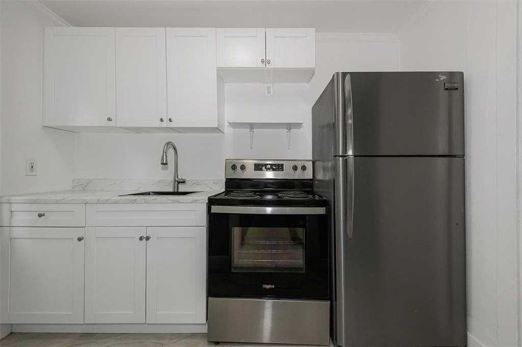 224 Sw 15th St #3 - Photo 2 of 12