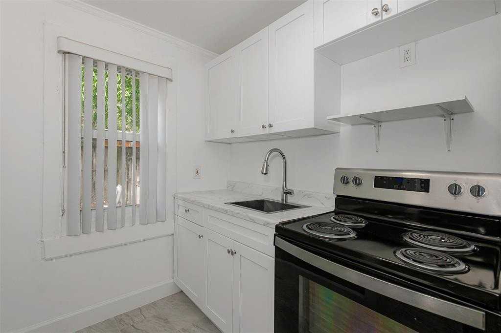 224 Sw 15th St #3 - Photo 4 of 12