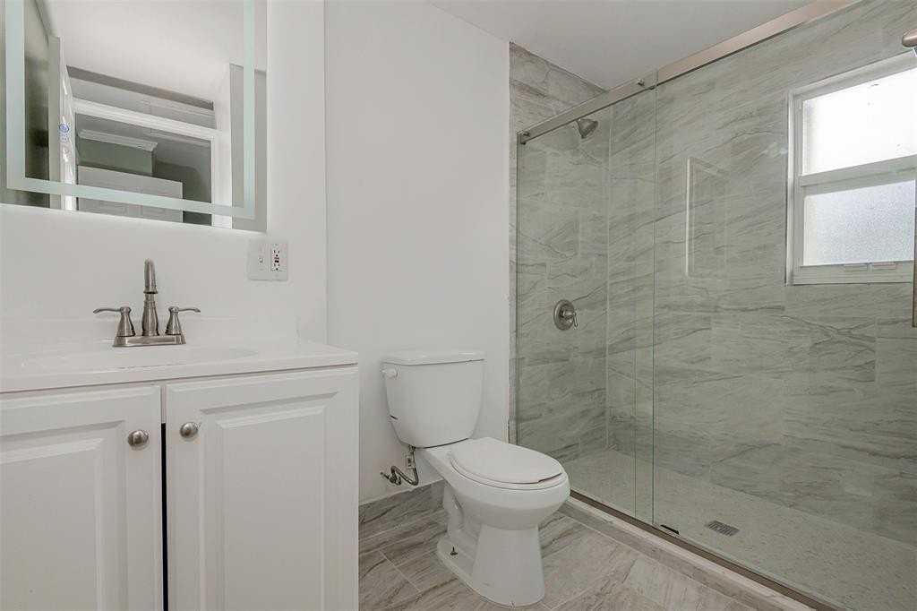 224 Sw 15th St #3 - Photo 5 of 12