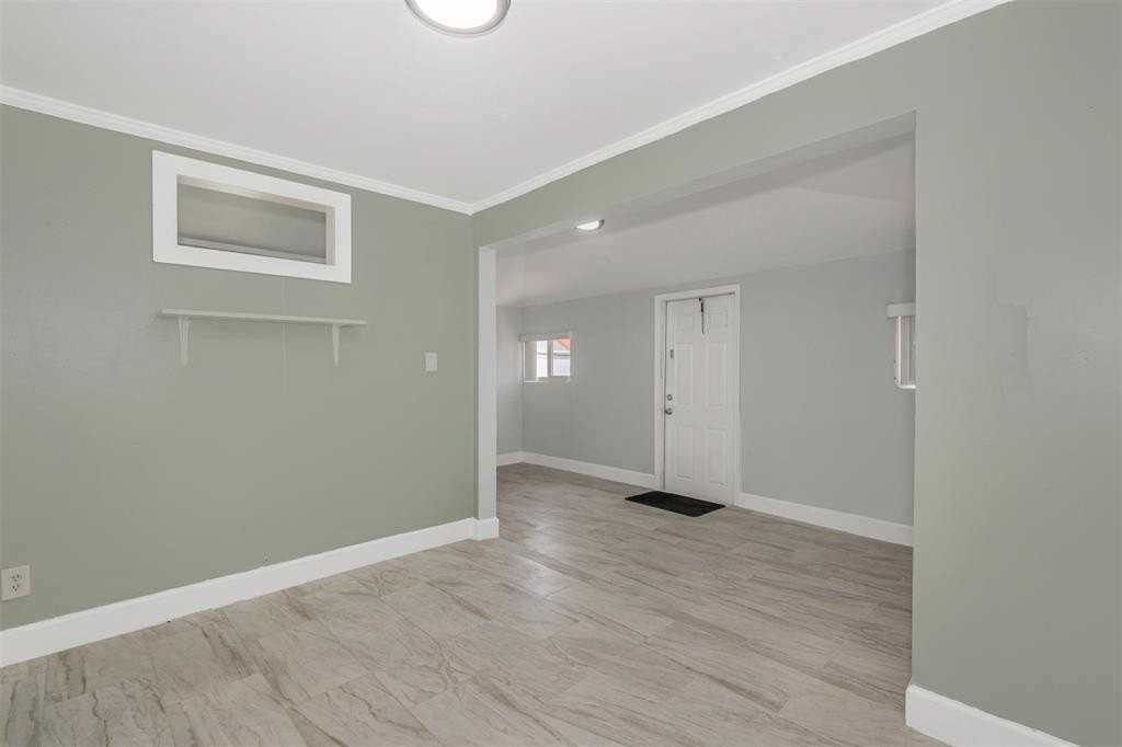 224 Sw 15th St #3 - Photo 6 of 12