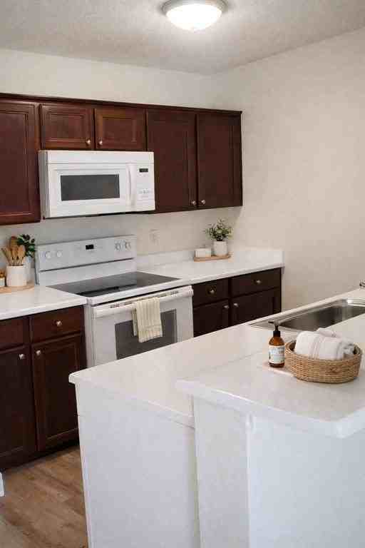 1715 Meadows Cir W #1715 - Photo 2 of 4