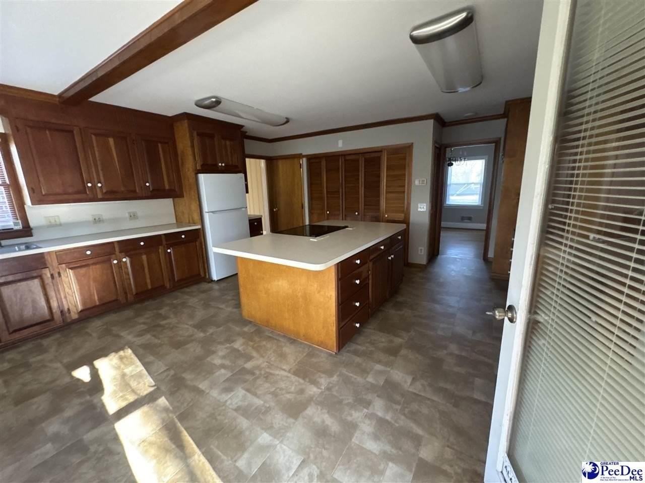 1315 Sylvan Dr - Photo 4 of 31