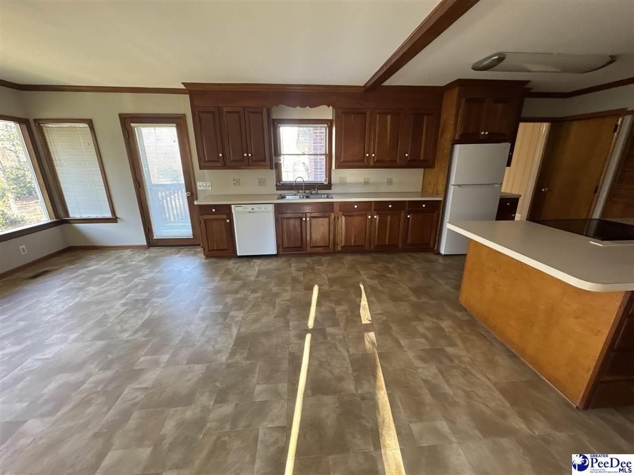 1315 Sylvan Dr - Photo 5 of 31