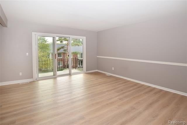 2463 Mulberry Sq #13 - Photo 4 of 32