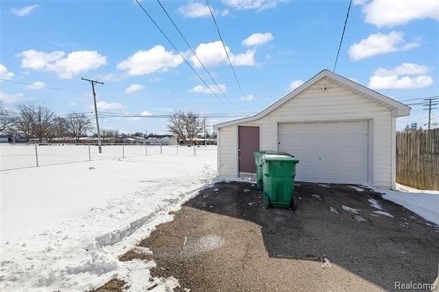 31569 Beechwood St - Photo 3 of 18