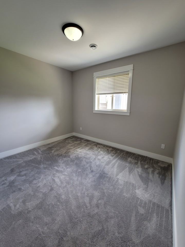 32864 Sylvia Avenue - Photo 3 of 10