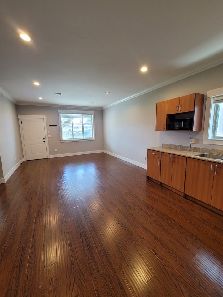 32864 Sylvia Avenue - Photo 4 of 10