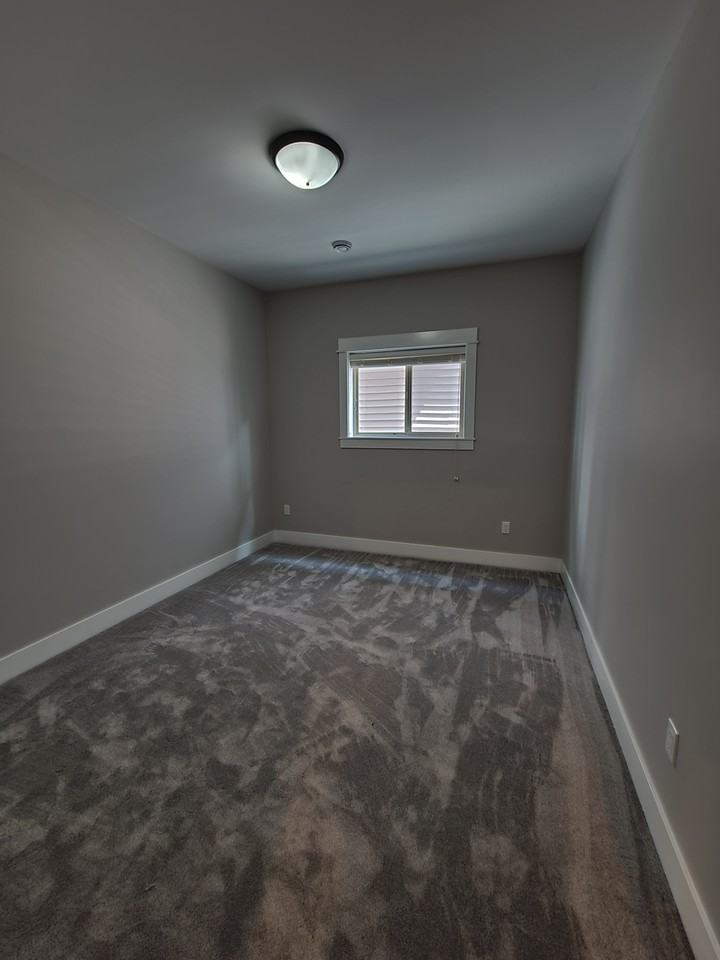 32864 Sylvia Avenue - Photo 7 of 10