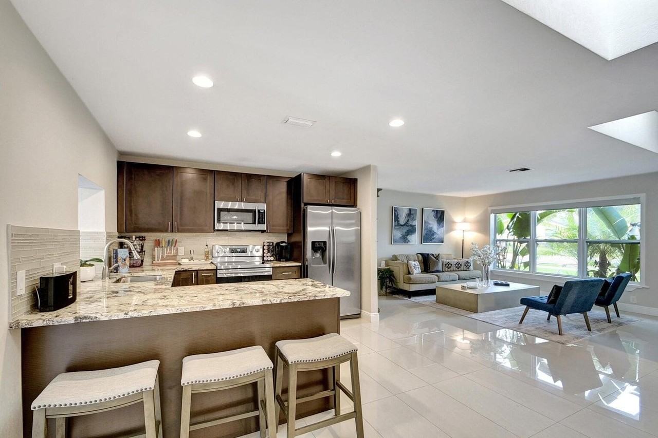 702 Grove St - Photo 7 of 32