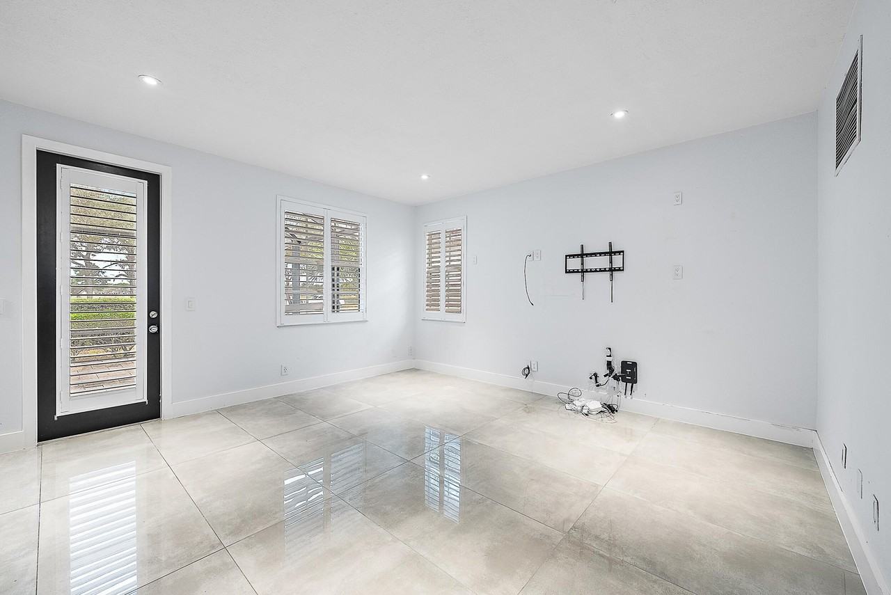 729 Duchess Ct - Photo 7 of 41