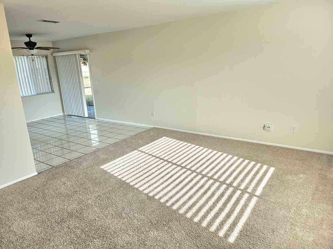 501 Se Thanksgiving Ave - Photo 3 of 14