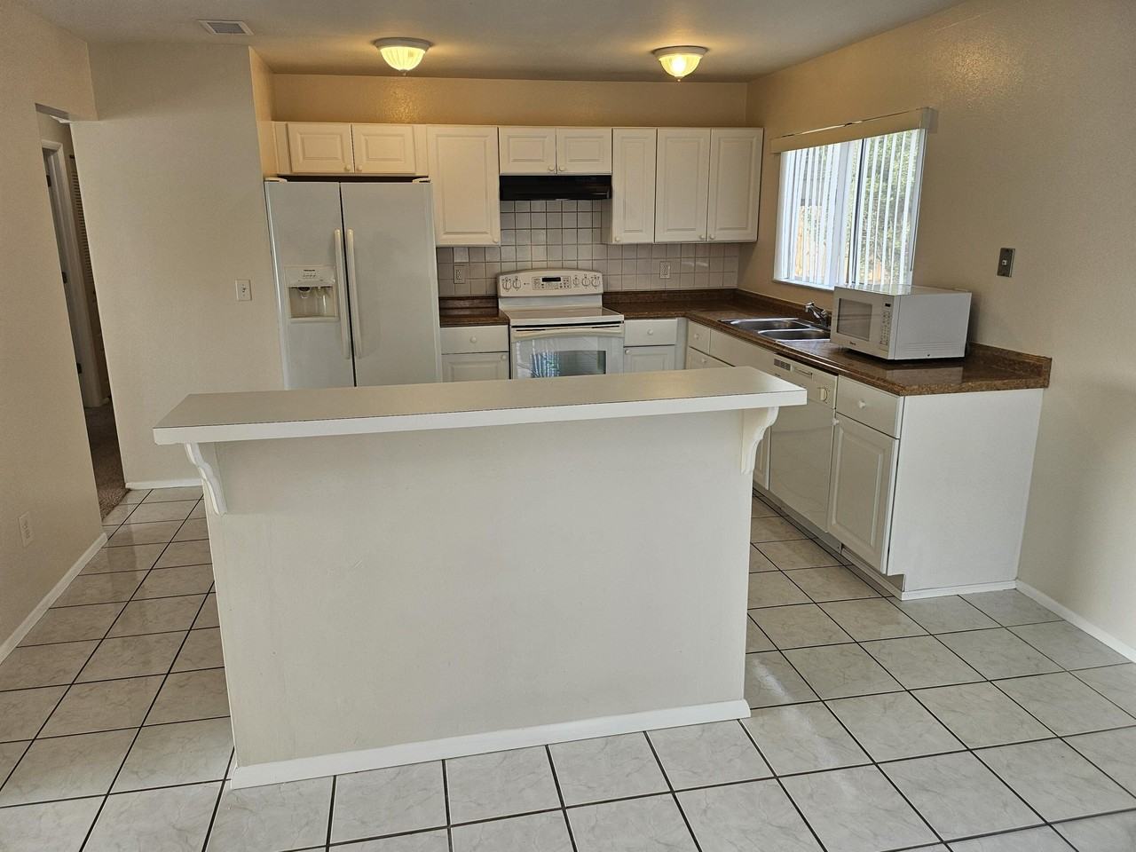 501 Se Thanksgiving Ave - Photo 5 of 14