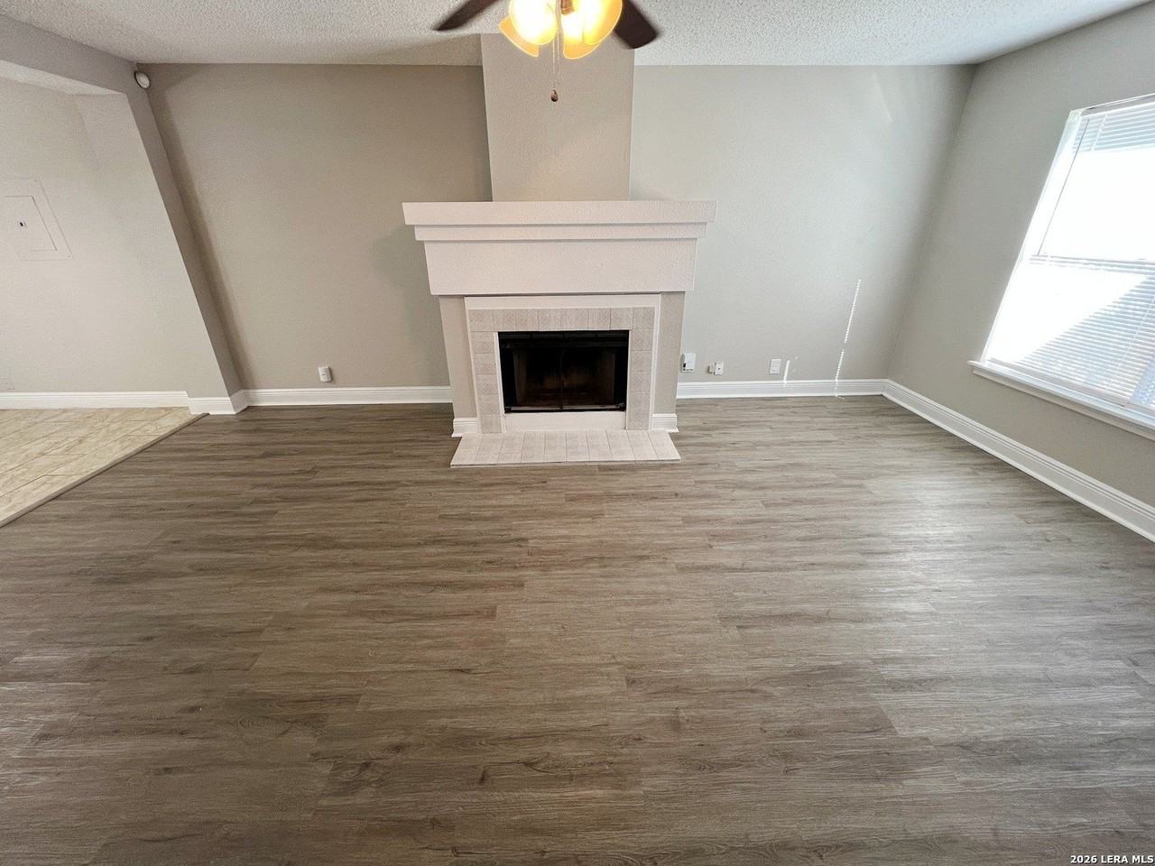 6210 Aragon Vlg - Photo 3 of 28