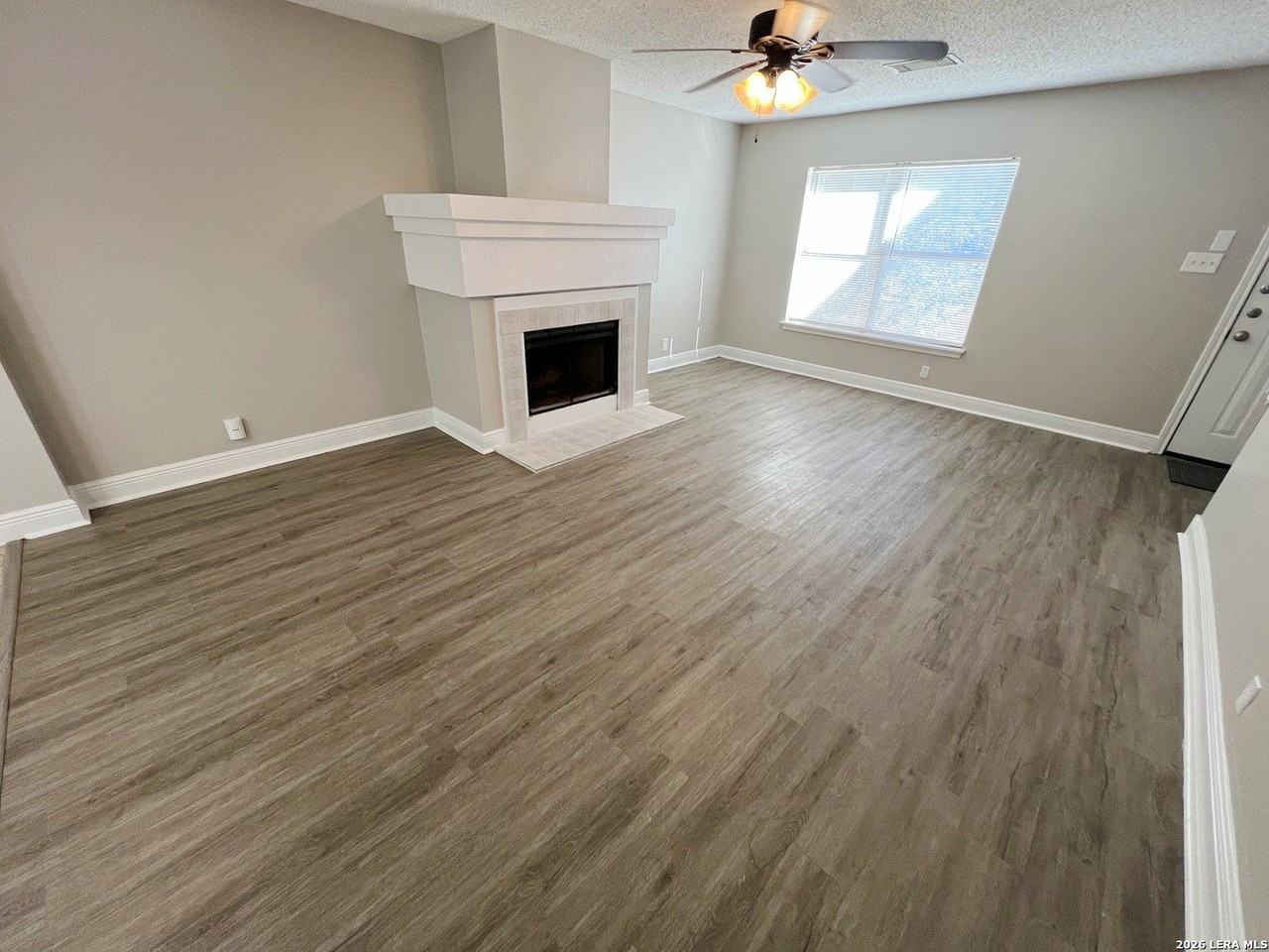 6210 Aragon Vlg - Photo 4 of 28