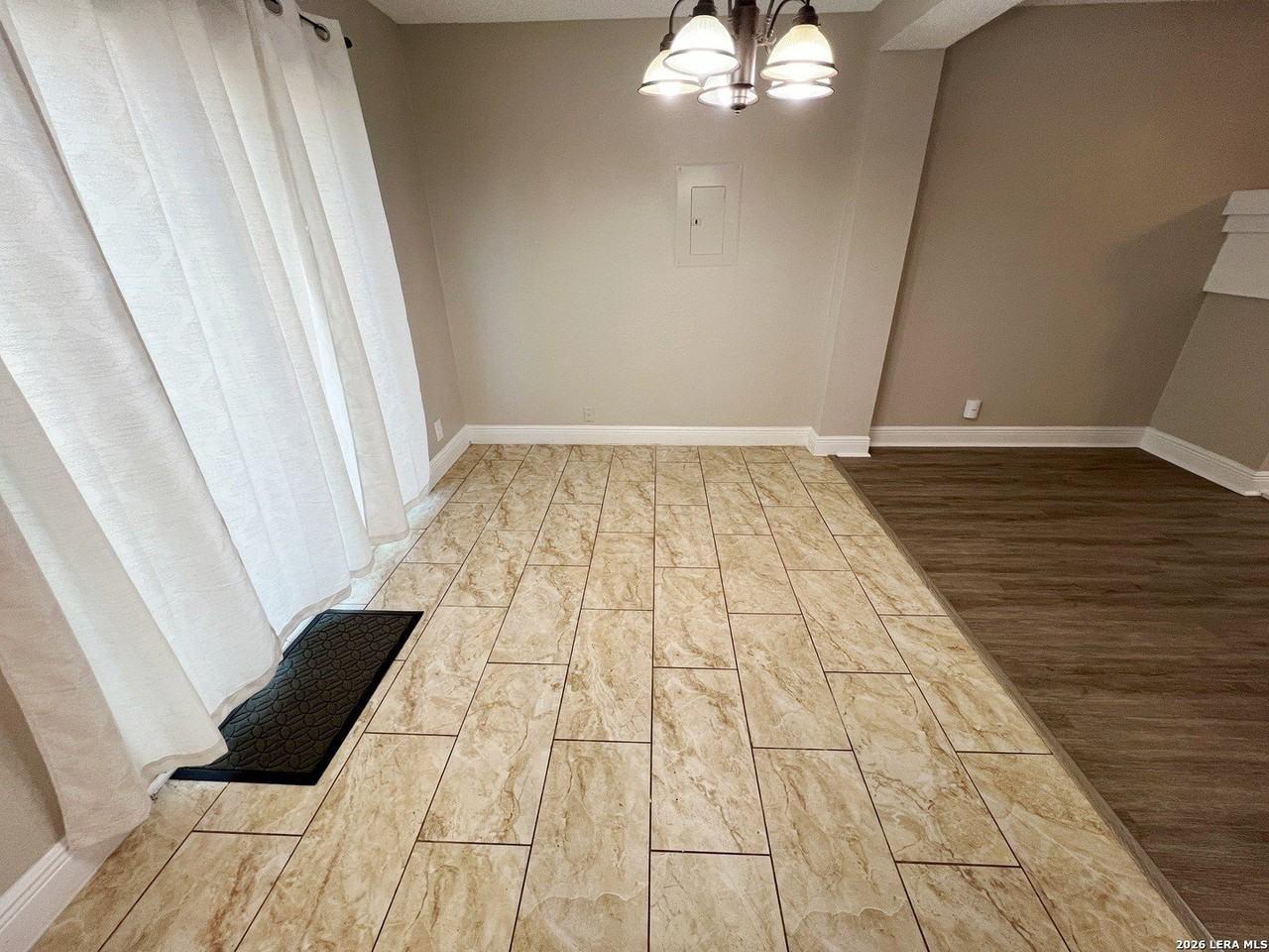 6210 Aragon Vlg - Photo 7 of 28