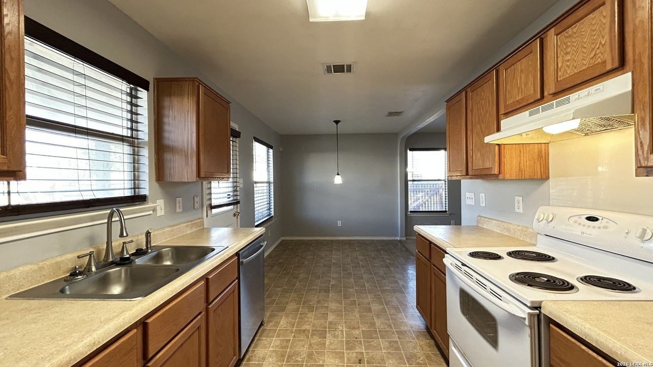 9506 Mustang Farm - Photo 7 of 26