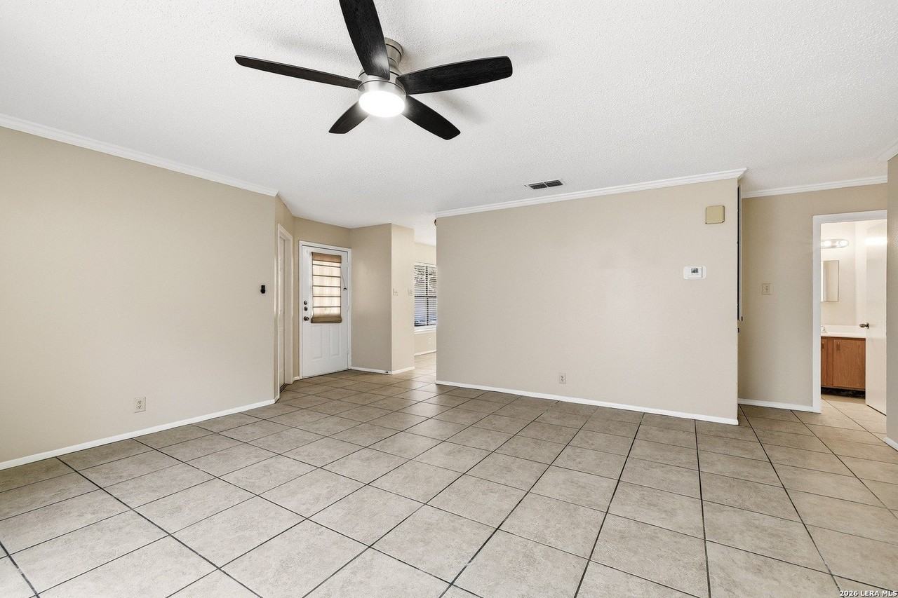 7318 Corian Park Dr - Photo 4 of 25