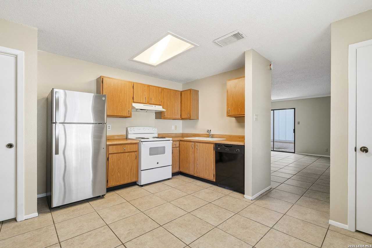 7318 Corian Park Dr - Photo 6 of 25