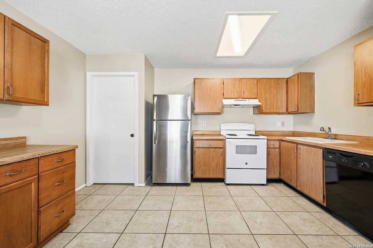 7318 Corian Park Dr - Photo 7 of 25