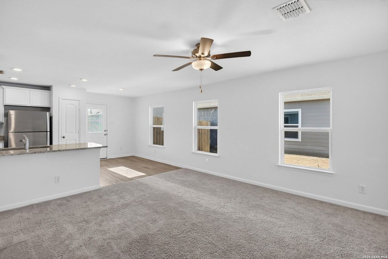 582 Gabbro Gdns - Photo 3 of 30