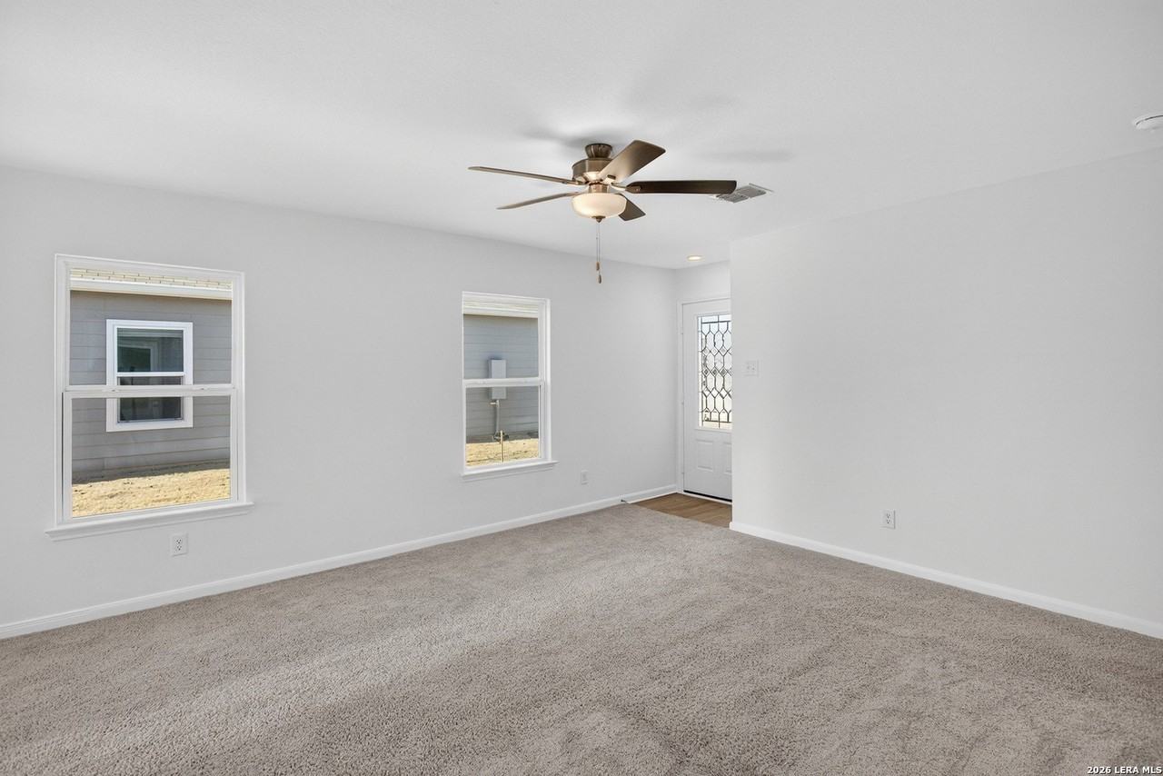 582 Gabbro Gdns - Photo 4 of 30