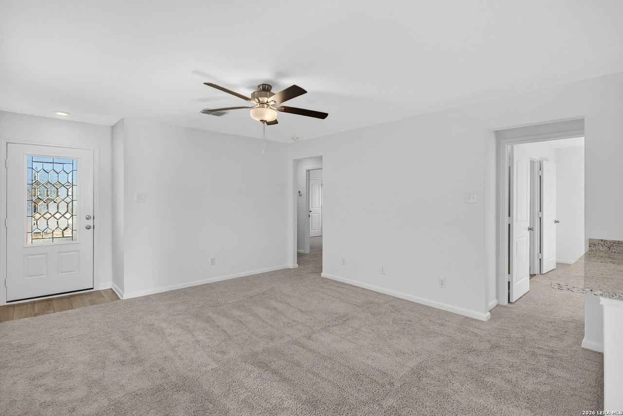 582 Gabbro Gdns - Photo 5 of 30