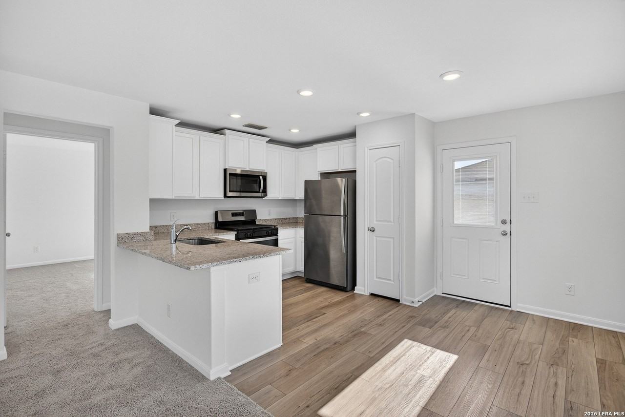 582 Gabbro Gdns - Photo 6 of 30