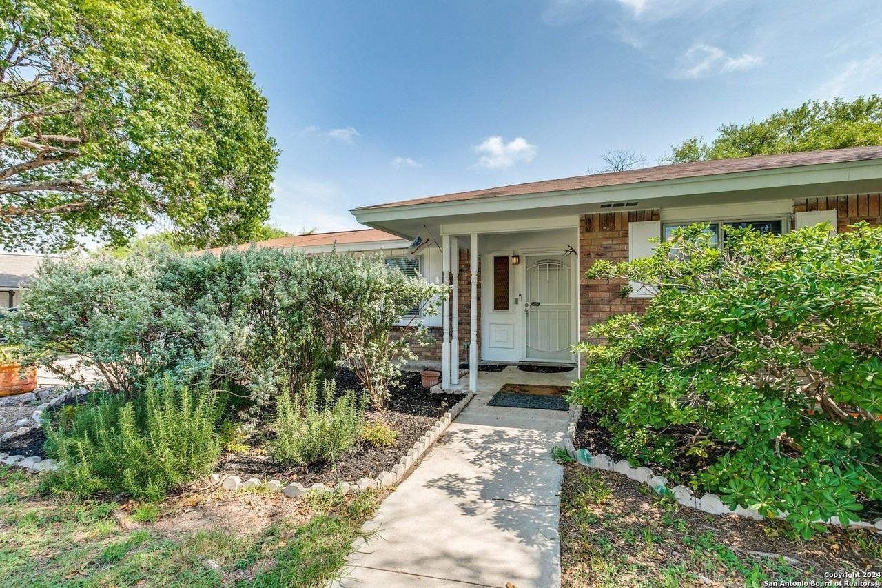 123 Stardream Dr - Photo 3 of 25