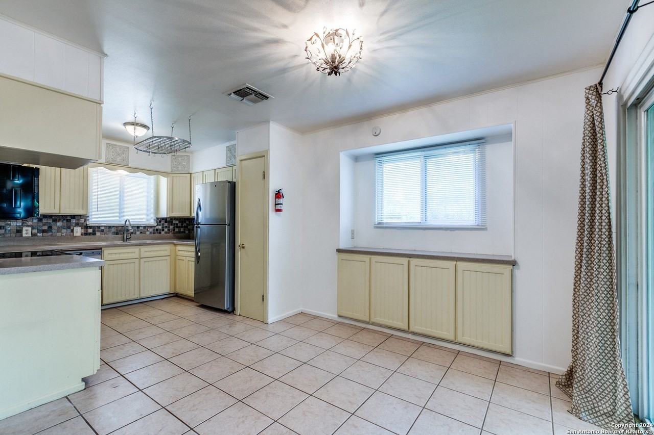 123 Stardream Dr - Photo 4 of 25