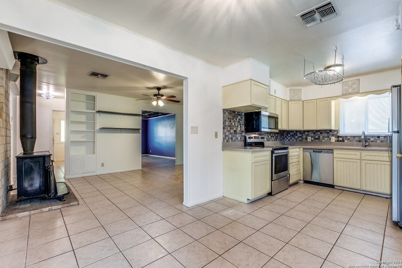 123 Stardream Dr - Photo 5 of 25