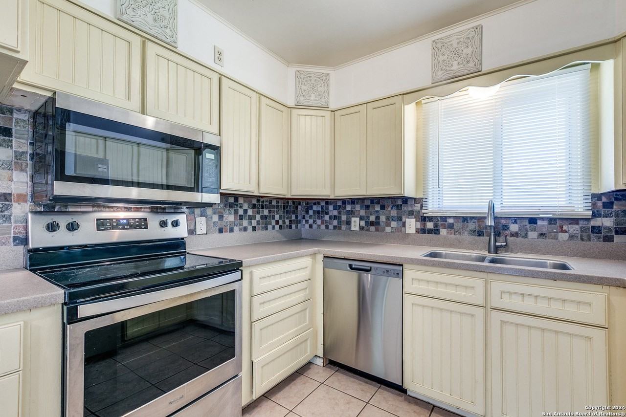 123 Stardream Dr - Photo 7 of 25