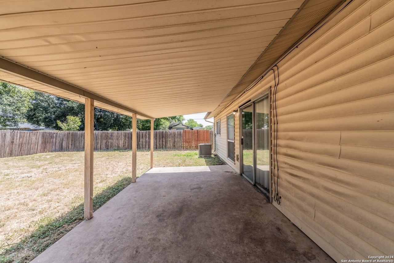 5011 Thomas Paine Dr - Photo 4 of 24