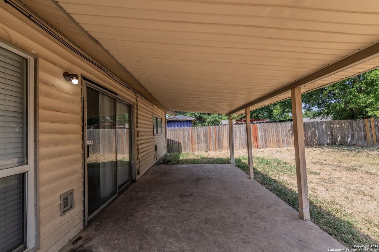 5011 Thomas Paine Dr - Photo 7 of 24