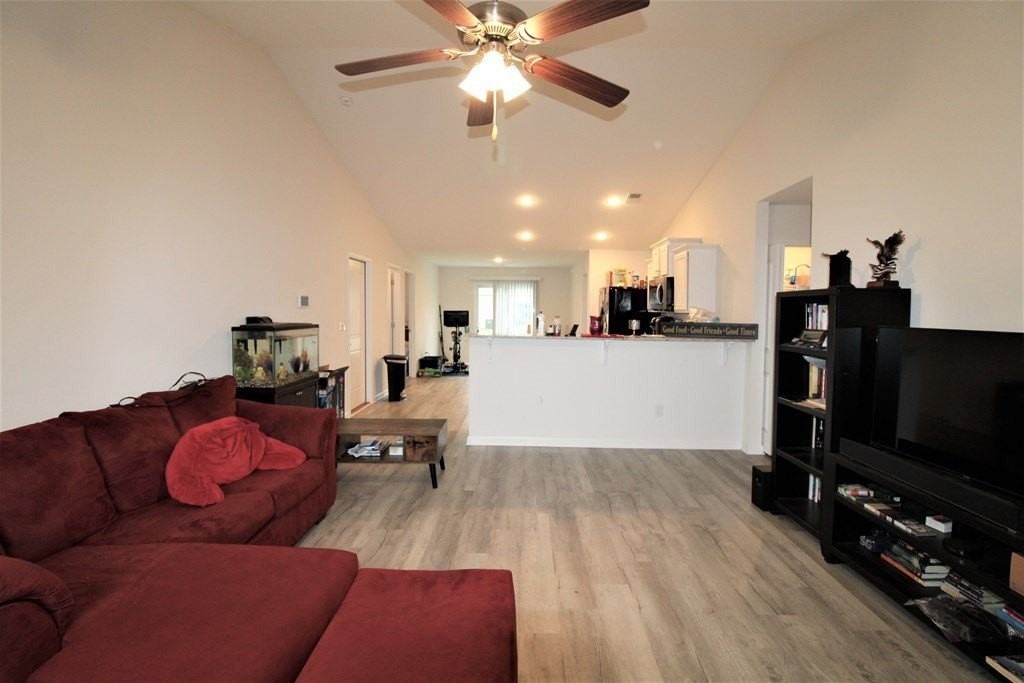 445 Conifer St - Photo 3 of 19