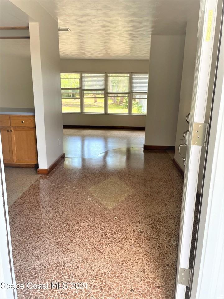 296 Woodland Dr - Photo 3 of 37