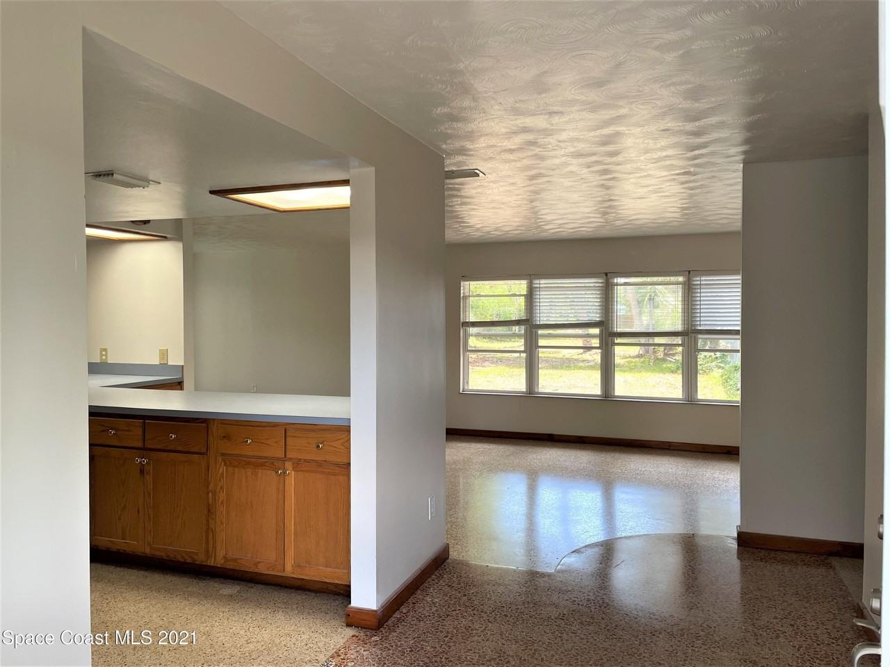 296 Woodland Dr - Photo 4 of 37