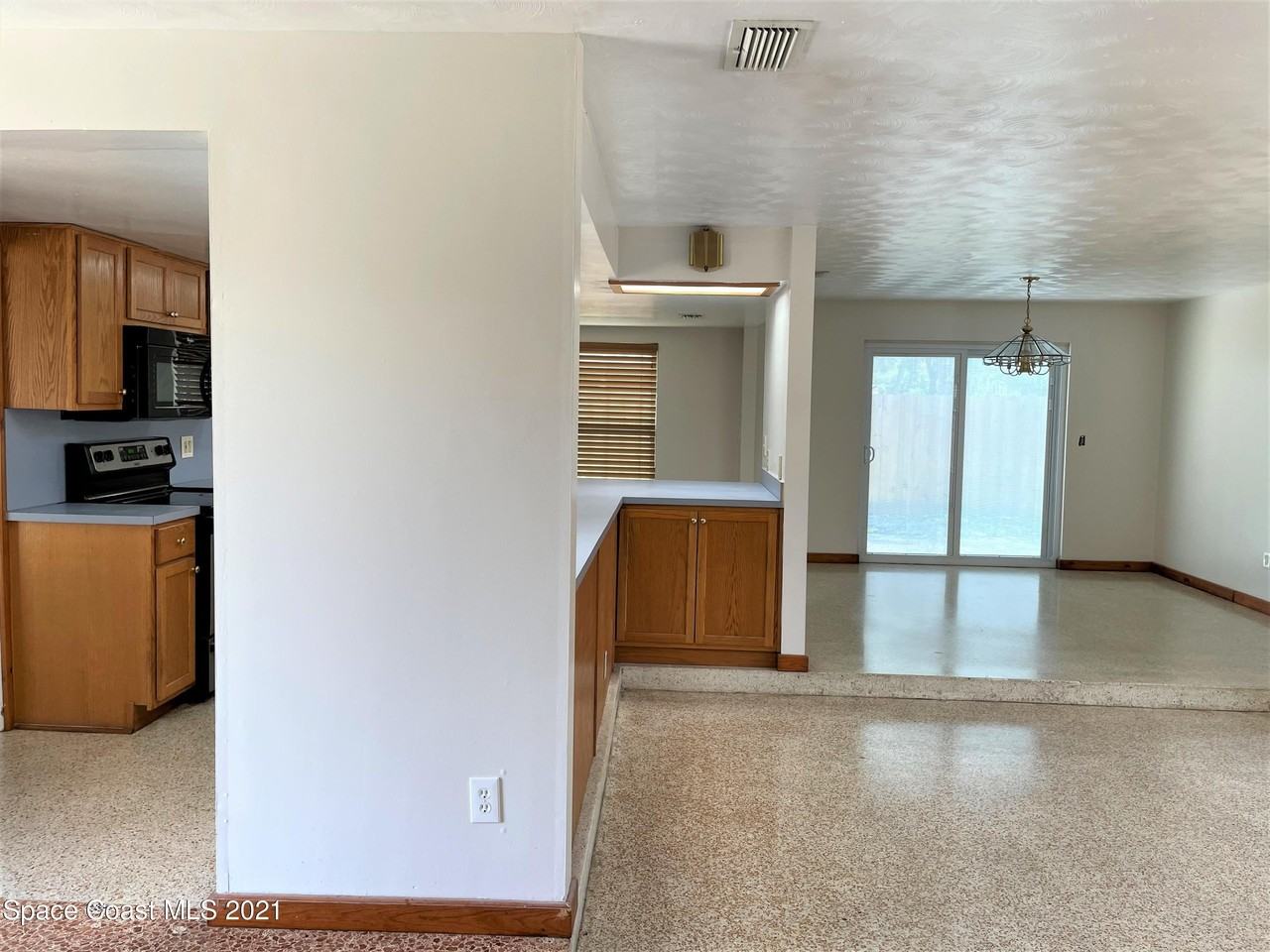 296 Woodland Dr - Photo 5 of 37