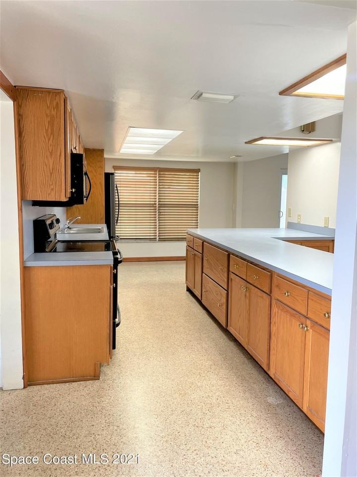 296 Woodland Dr - Photo 7 of 37