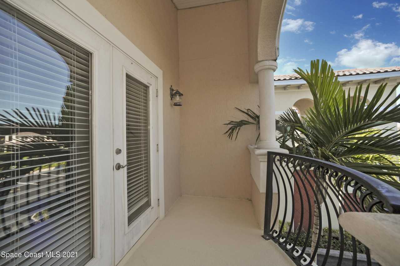 117 Lancha Cir Apt 201 #201 - Photo 5 of 31