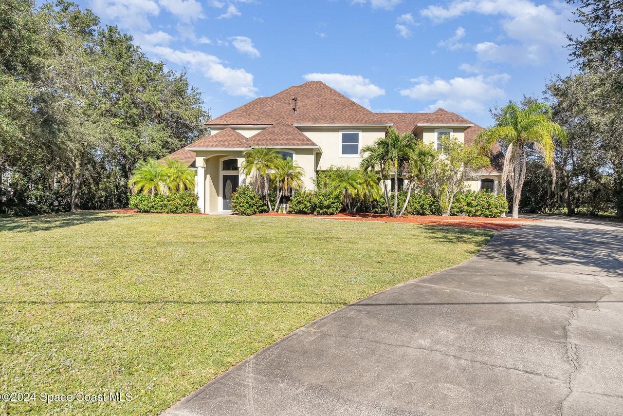 4020 Turkey Point Dr - Photo 2 of 35