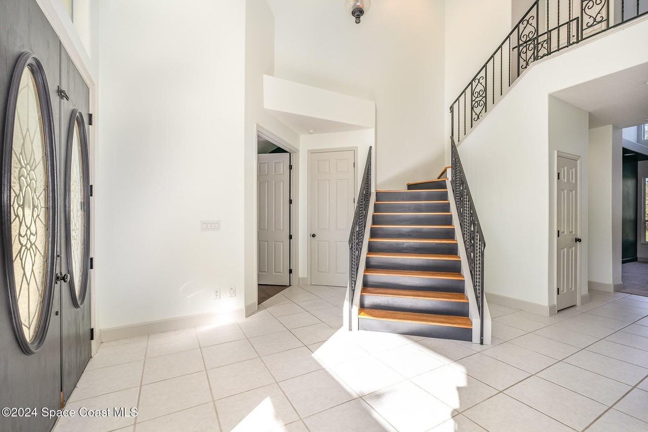 4020 Turkey Point Dr - Photo 4 of 35