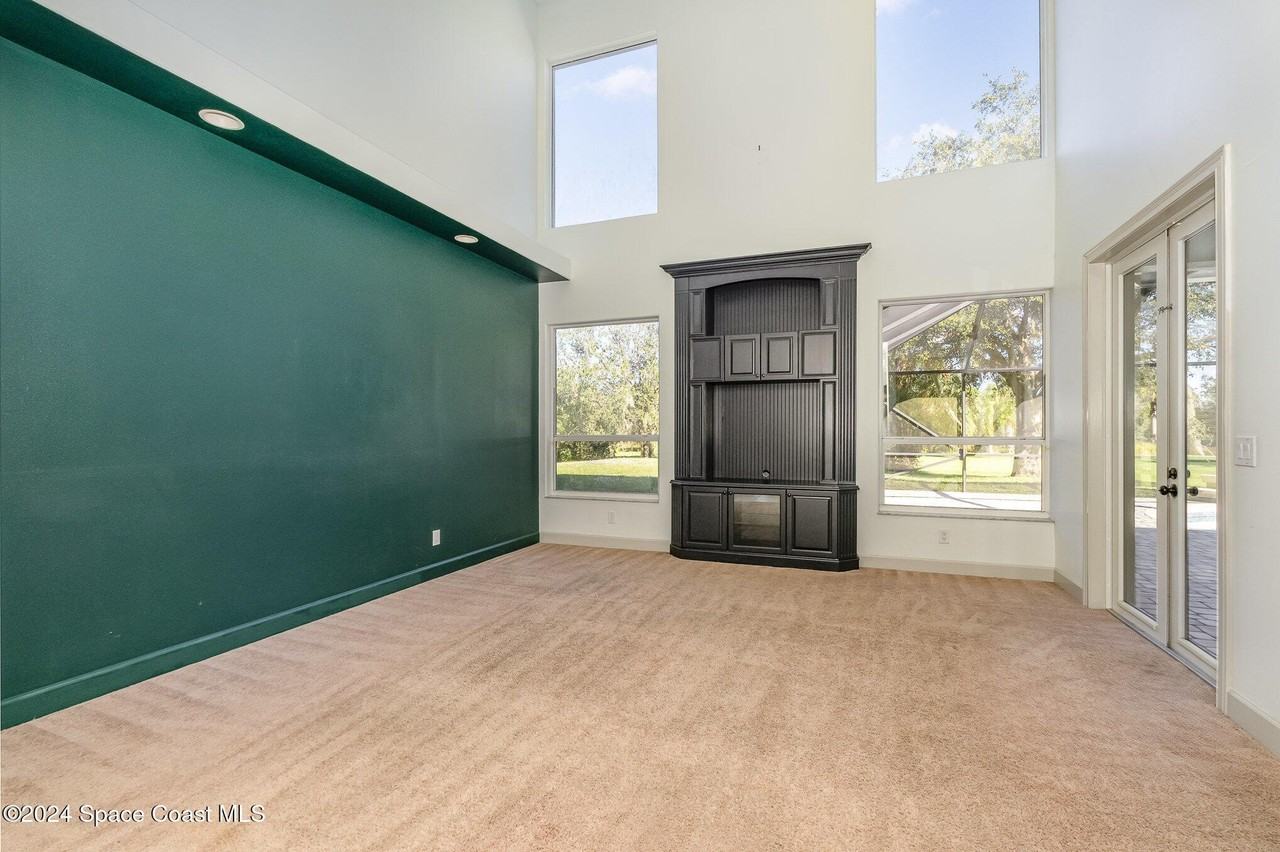 4020 Turkey Point Dr - Photo 6 of 35