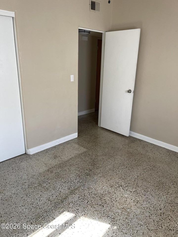 1448 Virginia Dr - Photo 5 of 19