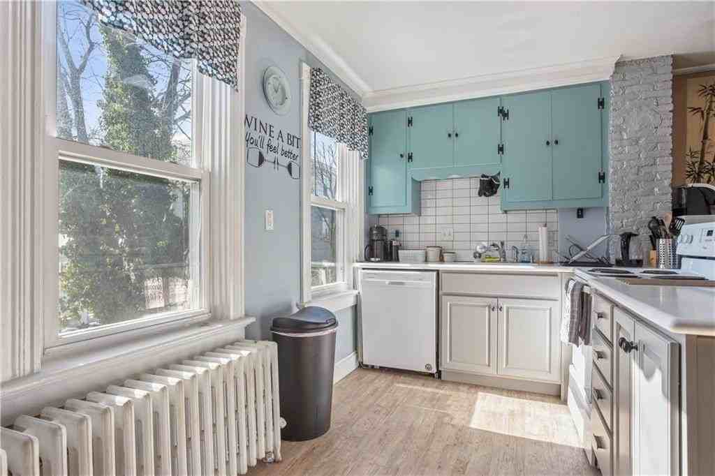 35 Brewer St Apt 2 #2 - Photo 5 of 17