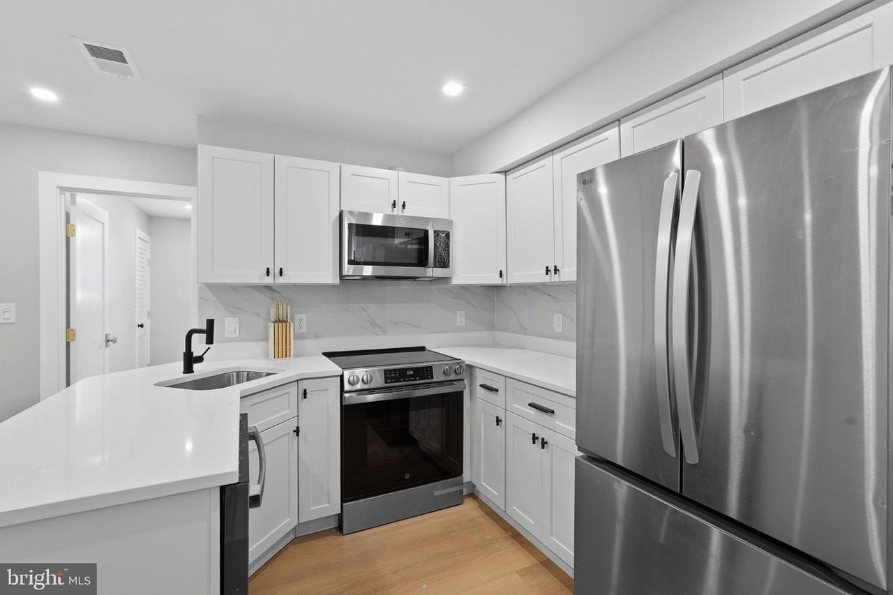 1301 Somerset Pl Nw - Photo 2 of 24