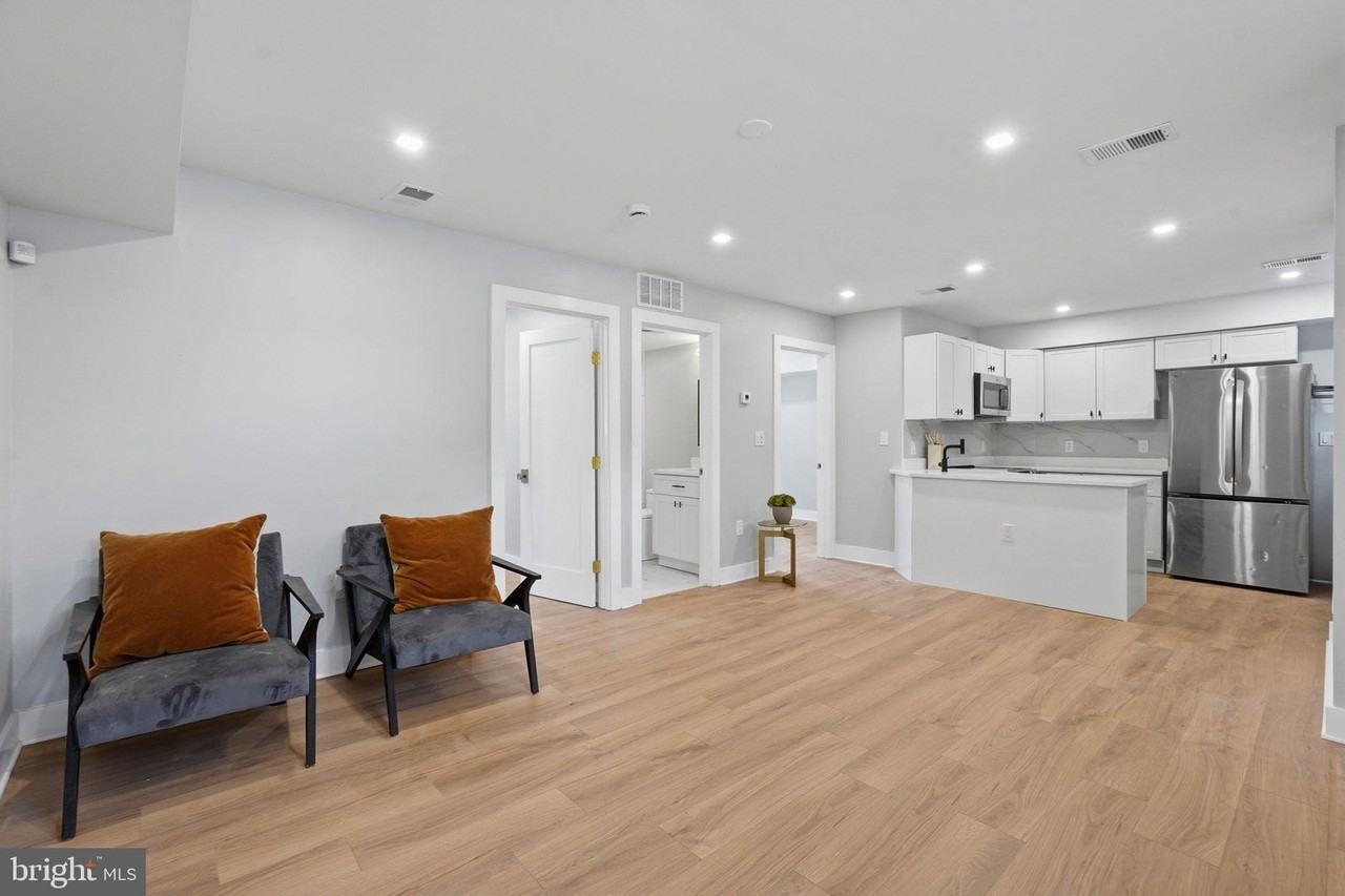 1301 Somerset Pl Nw - Photo 4 of 24