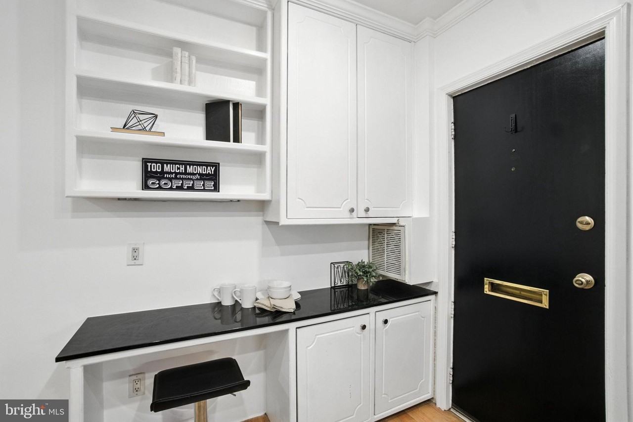 1072 30TH Street NW unit: Lower - Photo 5 of 18