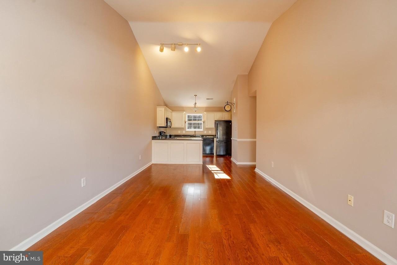 558 Linden Ave Unit 558 #558 - Photo 3 of 15